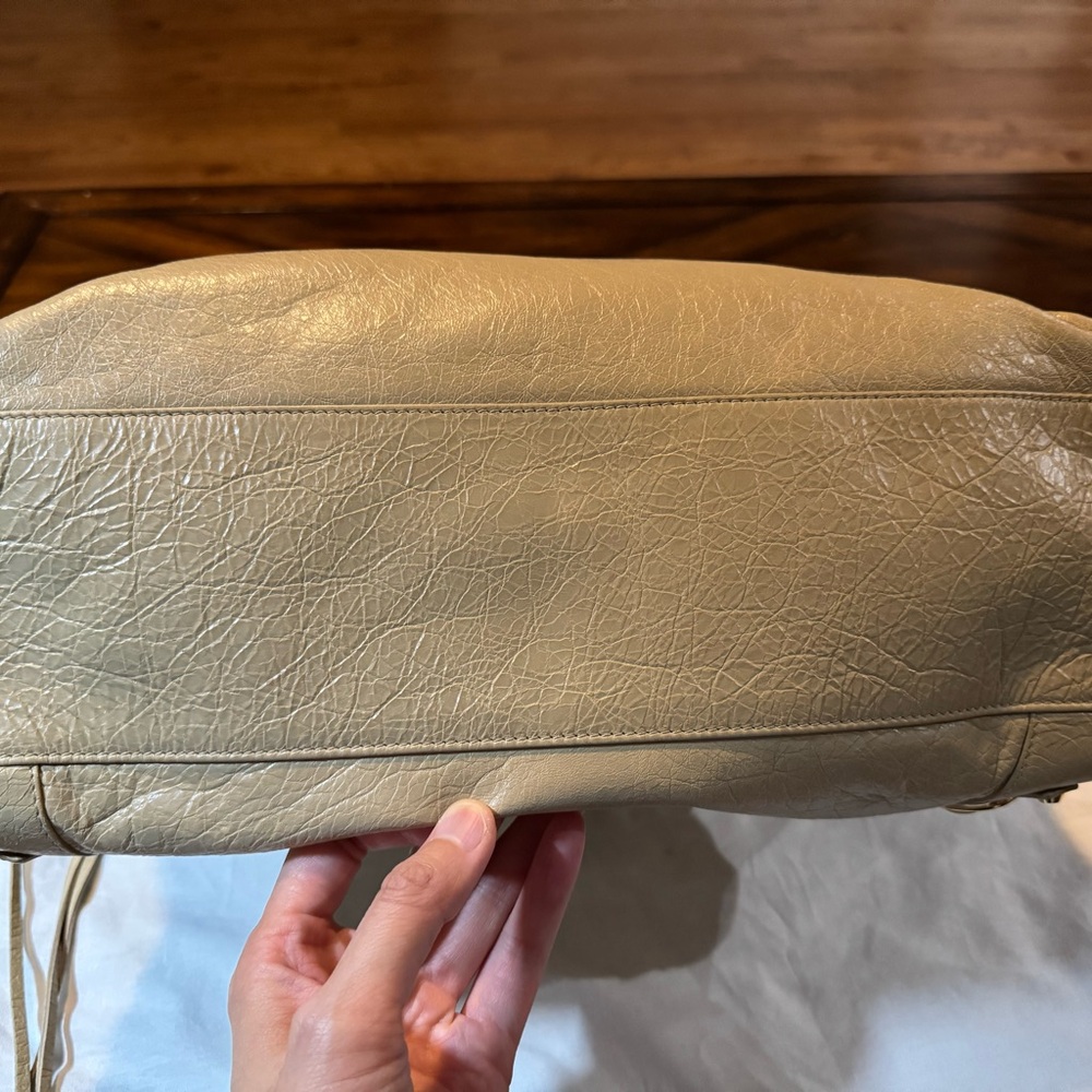 Balenciaga Tan Leather Satchel with Gold Hardware - Picture 4 of 7